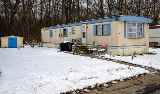 Mobile home in the snow